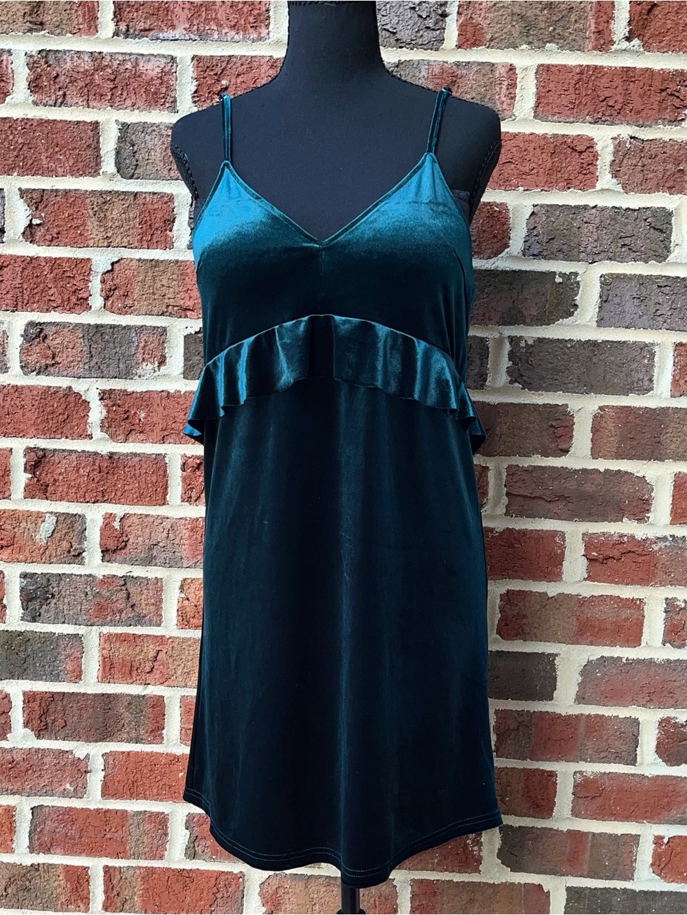 NWT Vestique Emerald Crushed Velvet Ruffle Cami Mini Slip Dress - Small